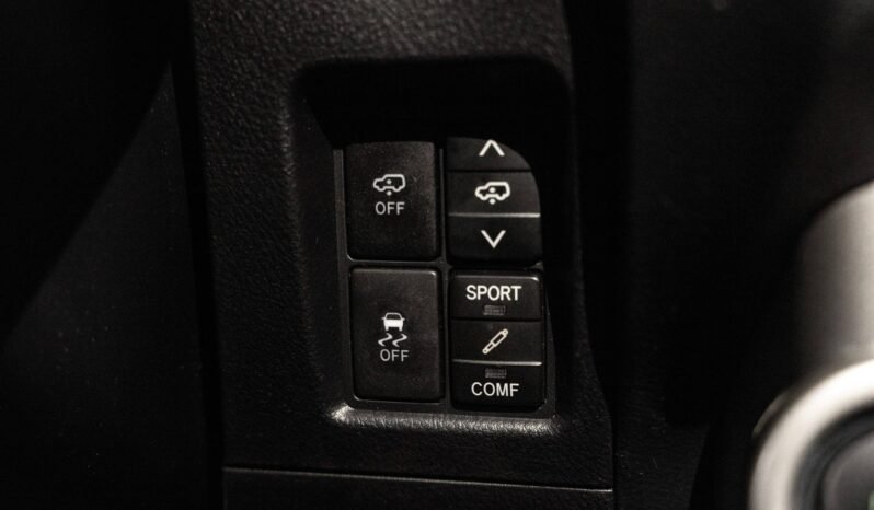
Toyota Land Cruiser 3.0 D-4D VX-L full									