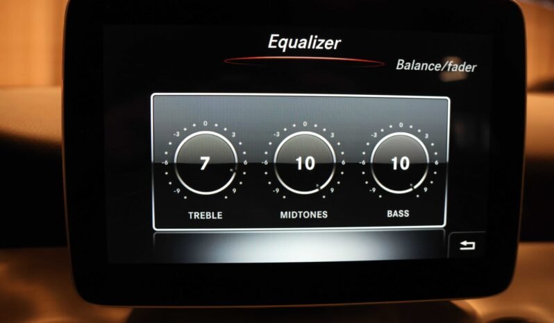 
Mercedes-Benz GLA 220 4MATIC full									