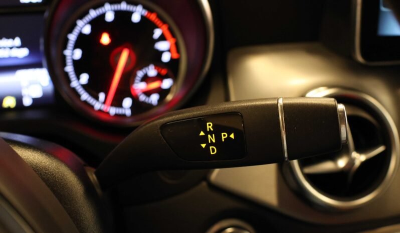 
Mercedes-Benz GLA 220 4MATIC full									