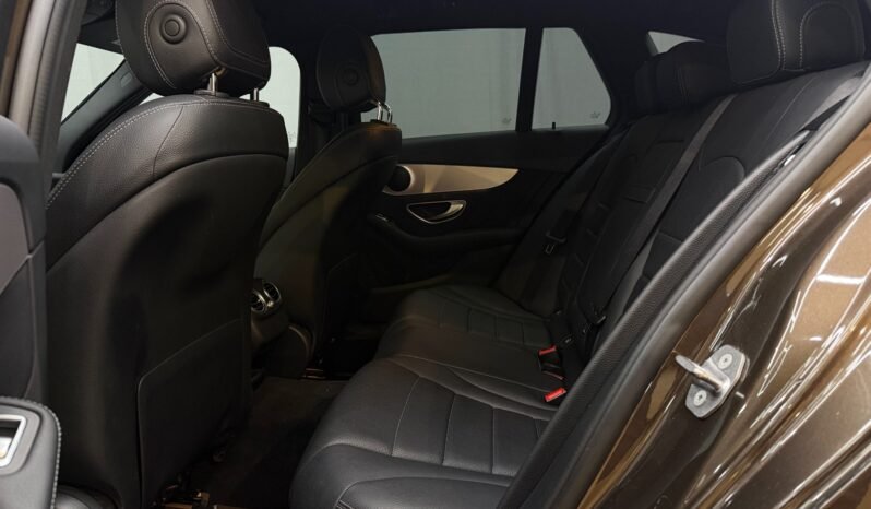 
Mercedes-Benz C350 e Hybrid full									