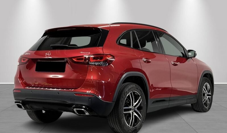 
Mercedes-Benz GLA 200 d 4MATIC PremiumPlus full									