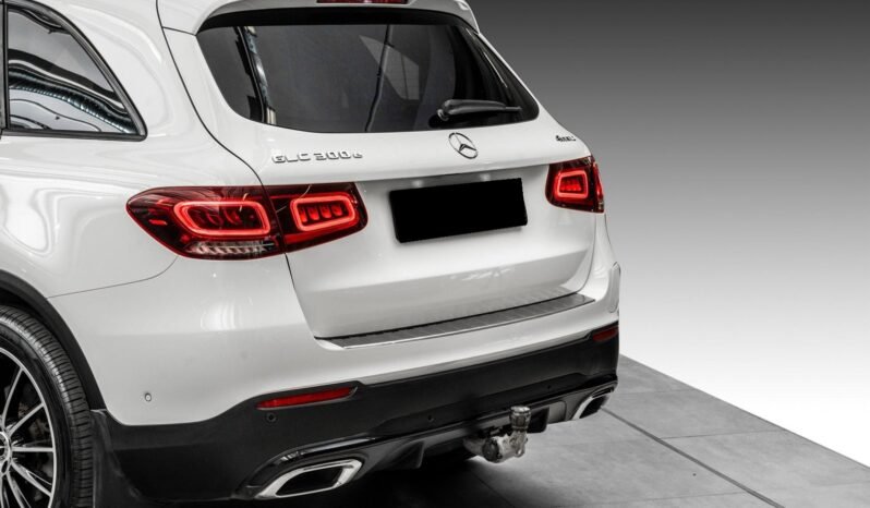 
Mercedes-Benz GLC 300 e 4MATIC AMG full									