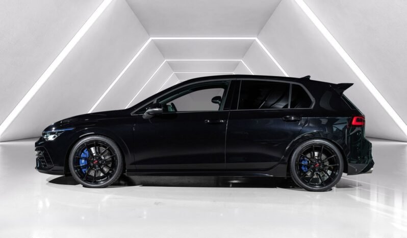 
Volkswagen Golf VIII R 2.0 TSI 4Motion DSG R Performance full									
