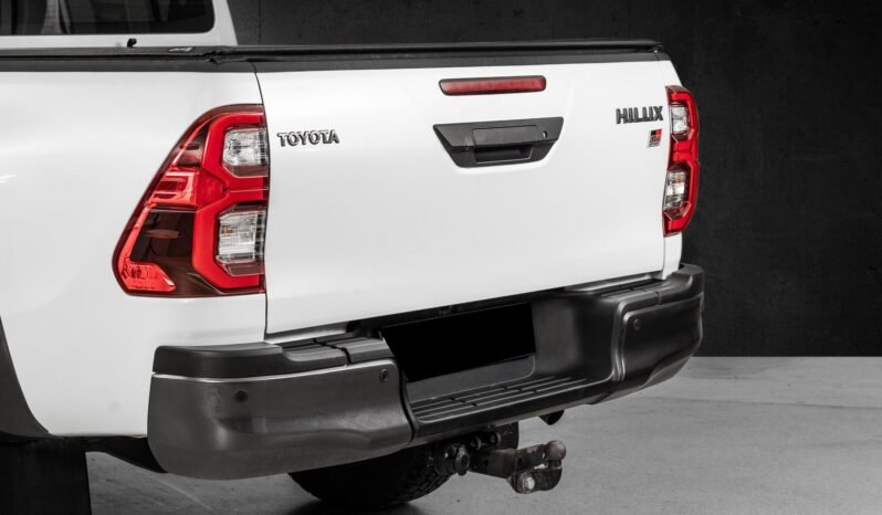 
Toyota Hilux 2.8 D-4D 4WD Double Cab GR Sport full									