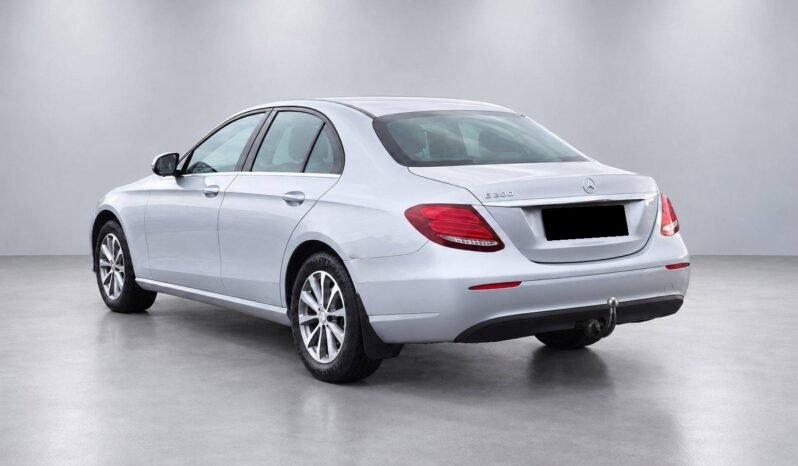 
Mercedes-Benz E200 full									