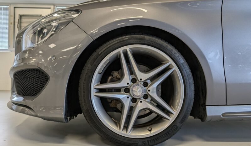 
Mercedes-Benz CLA 180 1.6 Turbo 122 ch full									