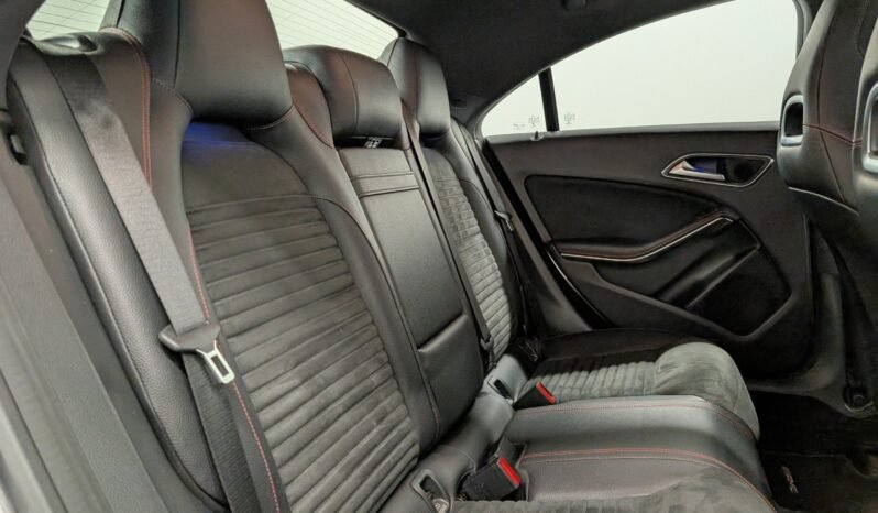 
Mercedes-Benz CLA 180 1.6 Turbo 122 ch full									
