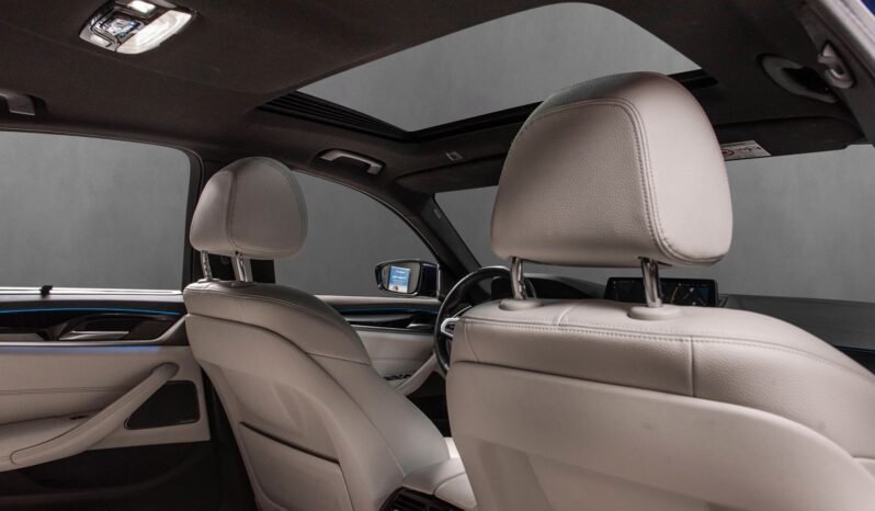 
BMW Série 5 530e xDrive M Sport full									