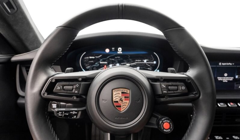 
Porsche 911 Carrera 4 GTS full									