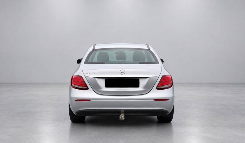 
Mercedes-Benz E200 full									