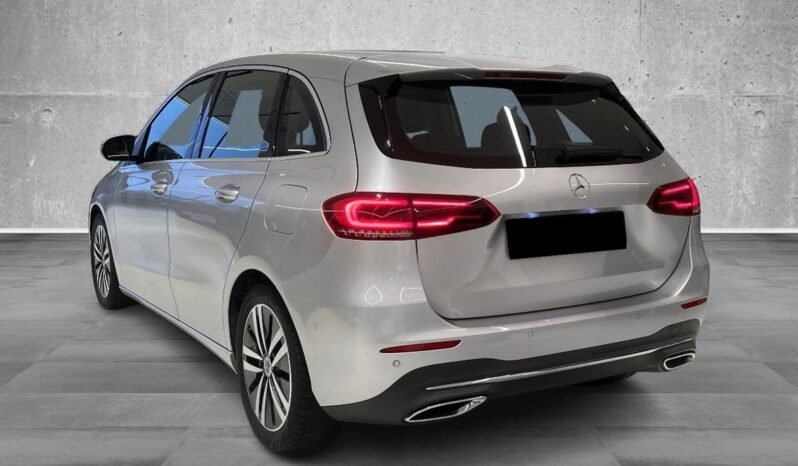 
Mercedes-Benz B180 AMG Line full									