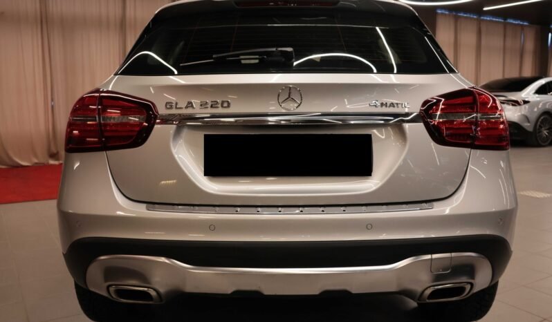 
Mercedes-Benz GLA 220 4MATIC full									