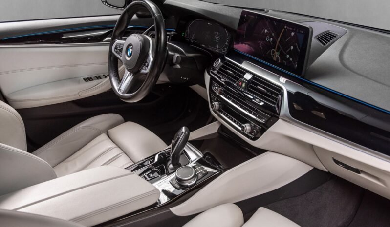 
BMW Série 5 530e xDrive M Sport full									