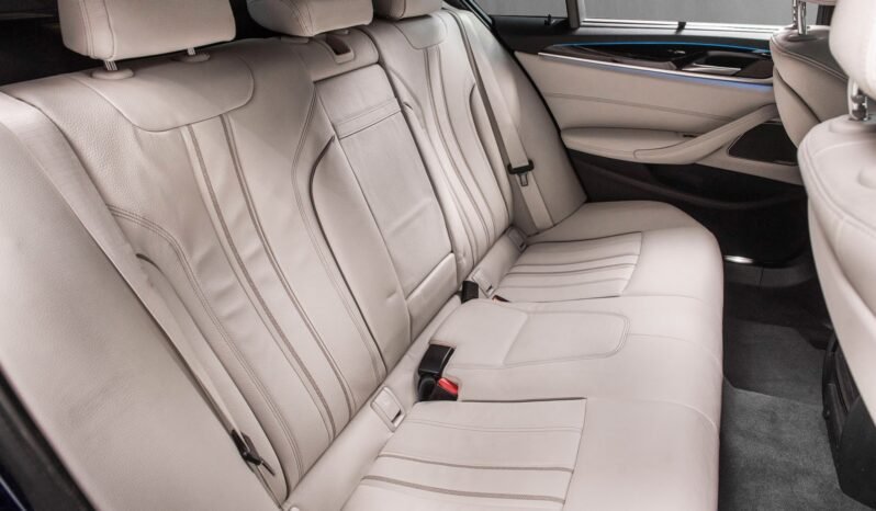 
BMW Série 5 530e xDrive M Sport full									