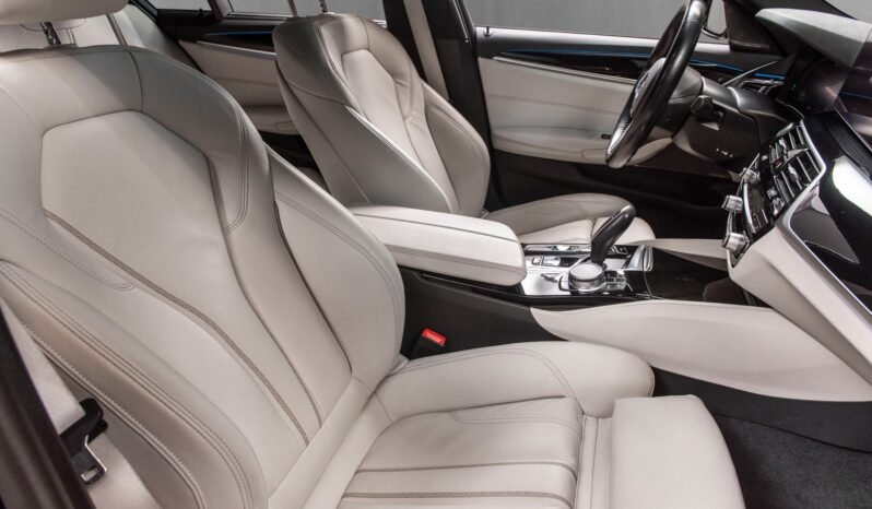 
BMW Série 5 530e xDrive M Sport full									