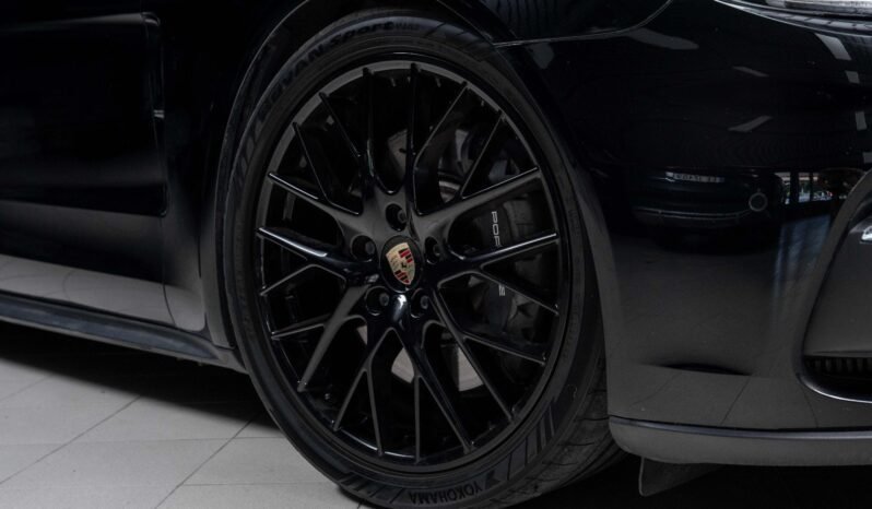 
Porsche Panamera 4 E-Hybrid full									