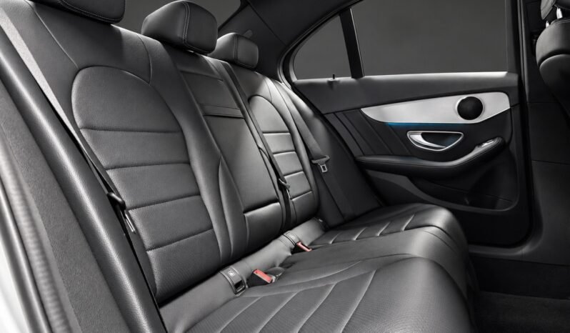 
Mercedes-Benz C 200 4MATIC AMG Line full									