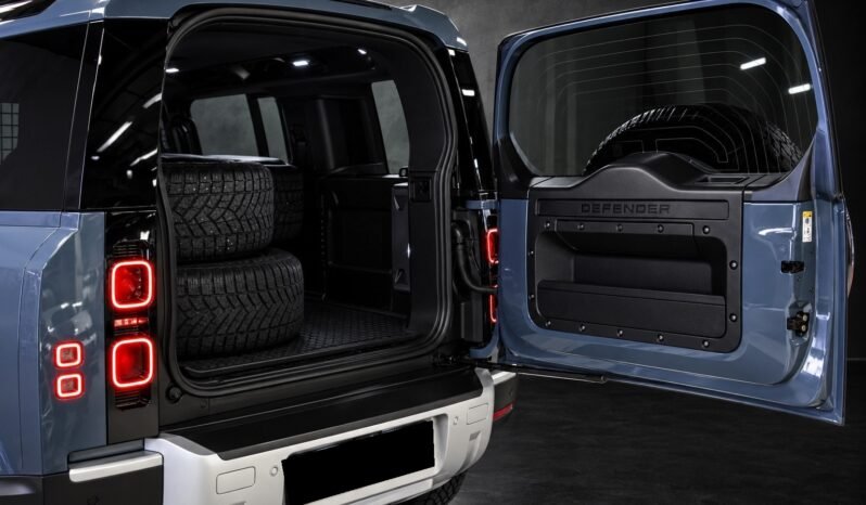 
Land Rover Defender 110 3.0 D200 MHEV Offroad full									
