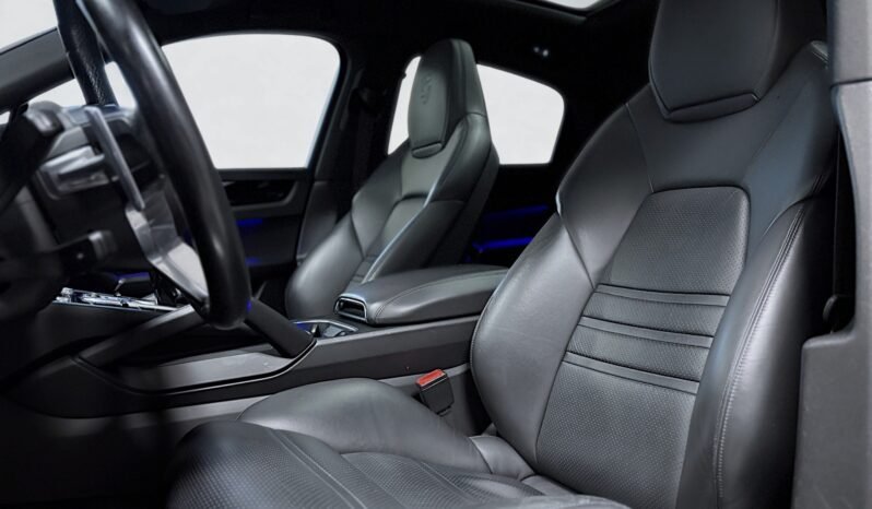 
Porsche Cayenne Coupé E-Hybrid full									