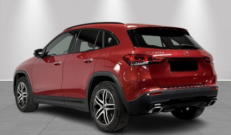 
Mercedes-Benz GLA 200 d 4MATIC PremiumPlus full									