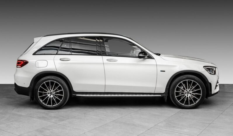 
Mercedes-Benz GLC 300 e 4MATIC AMG full									