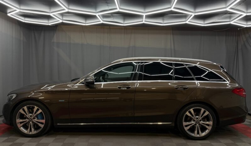 
Mercedes-Benz C350 e Hybrid full									