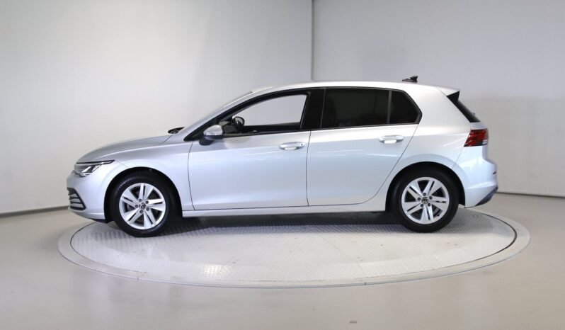 
Volkswagen Golf VIII 1.0 eTSI Life full									