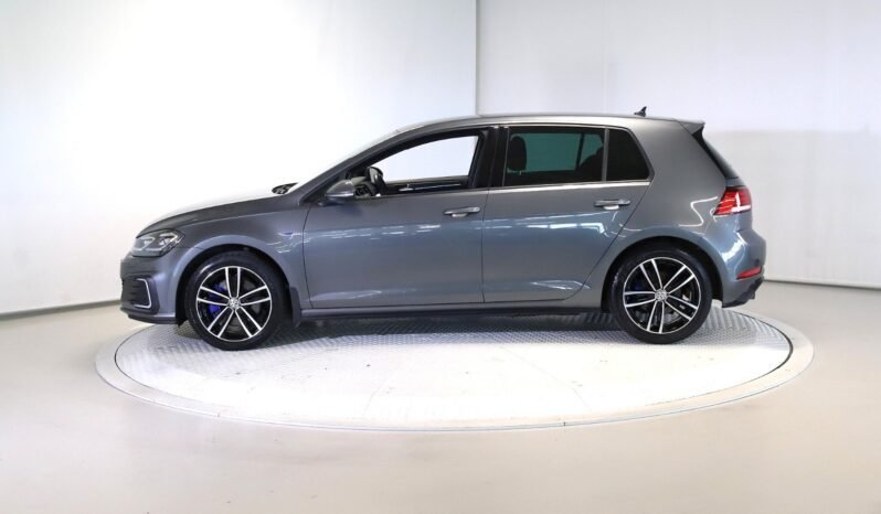 
Volkswagen Golf VII GTE 1.4 TSI GTE full									