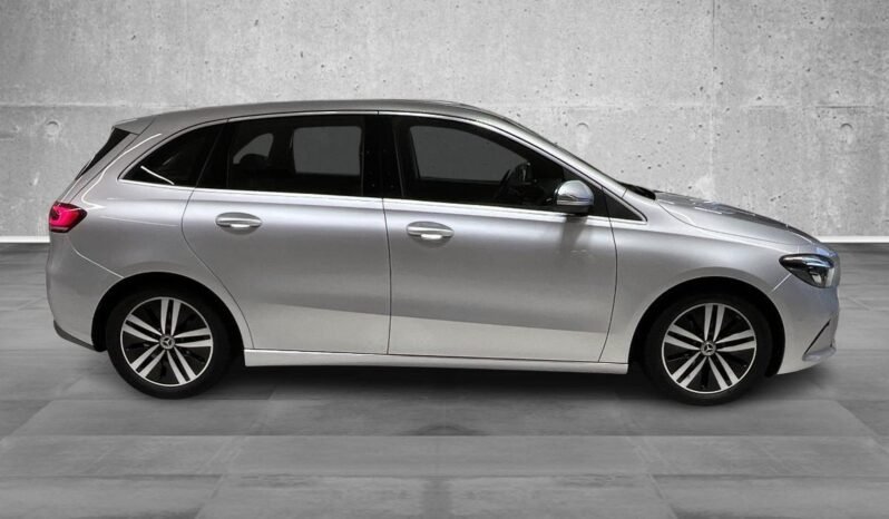 
Mercedes-Benz B180 AMG Line full									