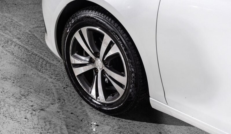 
Peugeot 308 full									