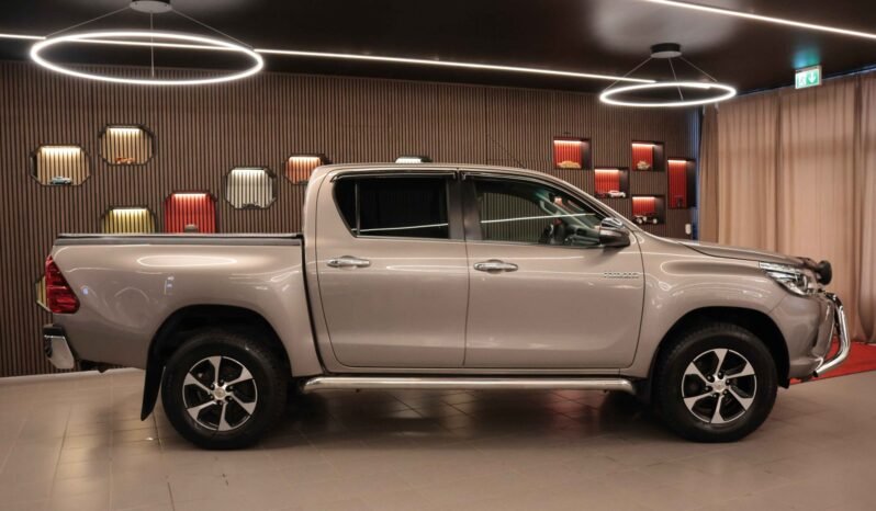 
Toyota HiLux 4×4 full									