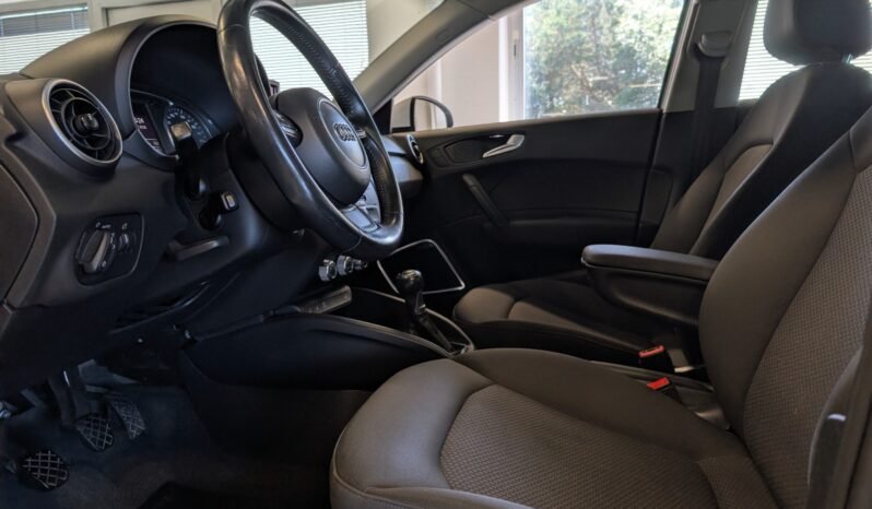 
Audi A1 S line 1.0 TFSI 95 ch full									