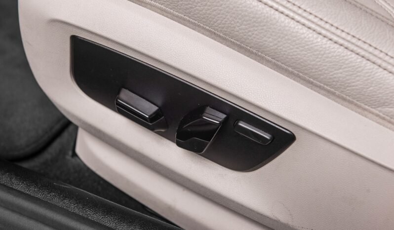 
BMW Série 5 530e xDrive M Sport full									