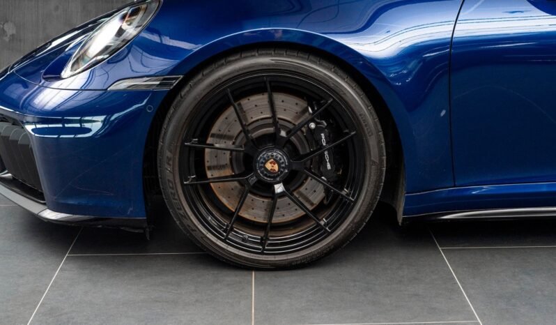 
Porsche 911 Carrera 4 GTS full									