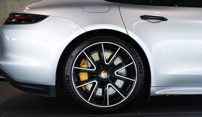 
Porsche Panamera Turbo S E-Hybrid full									