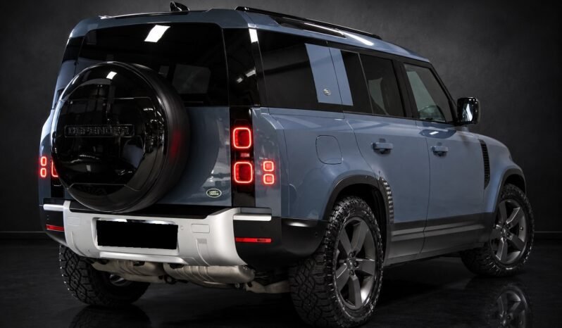 
Land Rover Defender 110 3.0 D200 MHEV Offroad full									
