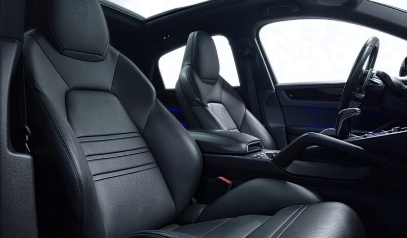 
Porsche Cayenne Coupé E-Hybrid full									