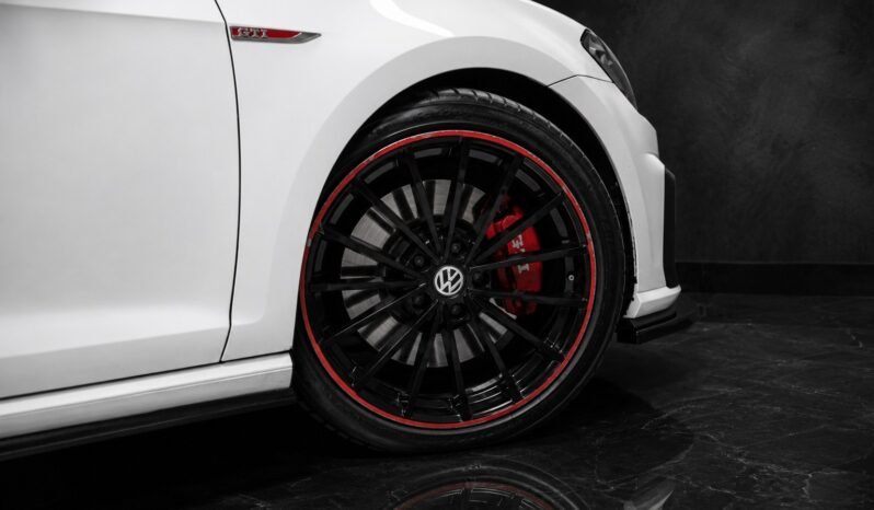
Volkswagen Golf VII GTI 230 DSG full									