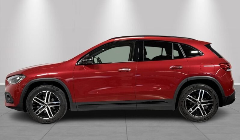 
Mercedes-Benz GLA 200 d 4MATIC PremiumPlus full									