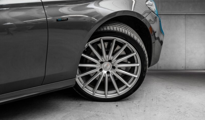 
Mercedes-Benz E300 e AMG Line full									