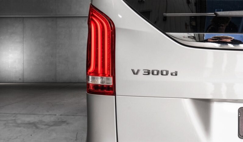 
Mercedes-Benz V300 d 4MATIC full									
