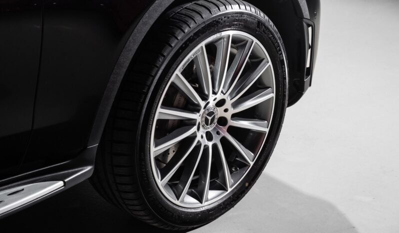
Mercedes-Benz GLC 300 e 4MATIC AMG Line full									