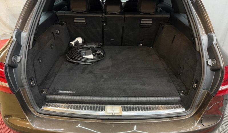 
Mercedes-Benz C350 e Hybrid full									
