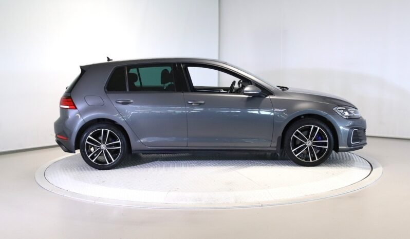 
Volkswagen Golf VII GTE 1.4 TSI GTE full									