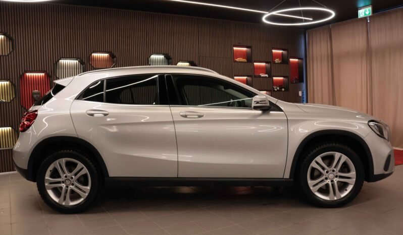 
Mercedes-Benz GLA 220 4MATIC full									