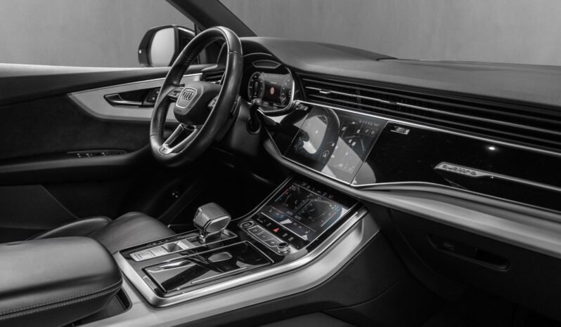
Audi Q8 60 TFSI e quattro S line full									