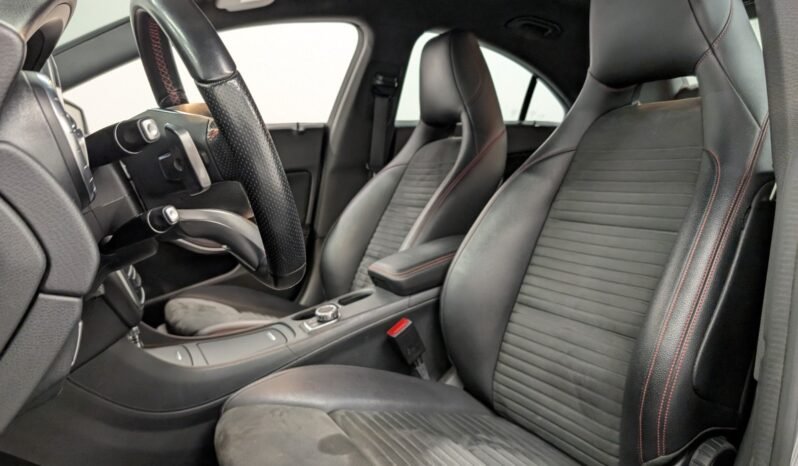 
Mercedes-Benz CLA 180 1.6 Turbo 122 ch full									