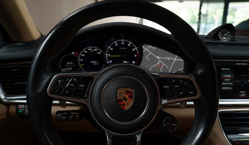 
Porsche Panamera 4 E-Hybrid full									