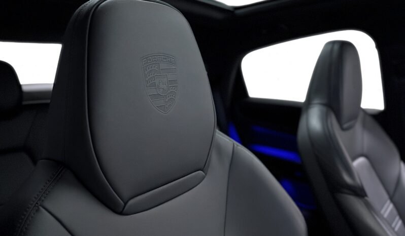 
Porsche Cayenne Coupé E-Hybrid full									