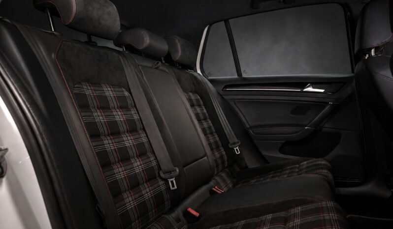 
Volkswagen Golf VII GTI 230 DSG full									